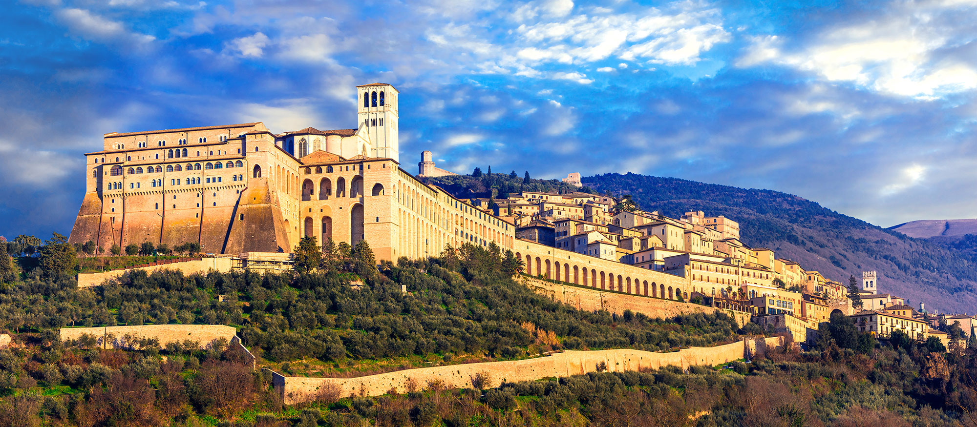 https://www.atlantivacations.com/wp-content/uploads/2022/04/medieval-Assisi-town-religious-center-of-Umbria.jpg